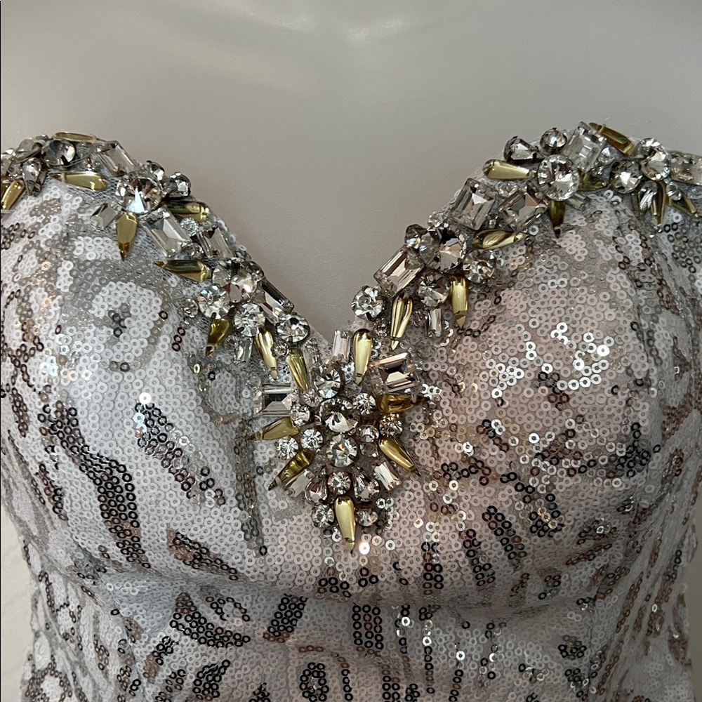 Xcite - A division of Impression - Woman’s Strapless gown with beads and sequins - Picture 6 of 9